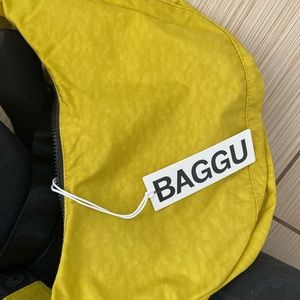 Baggu medium nylon crescent bag in sour
